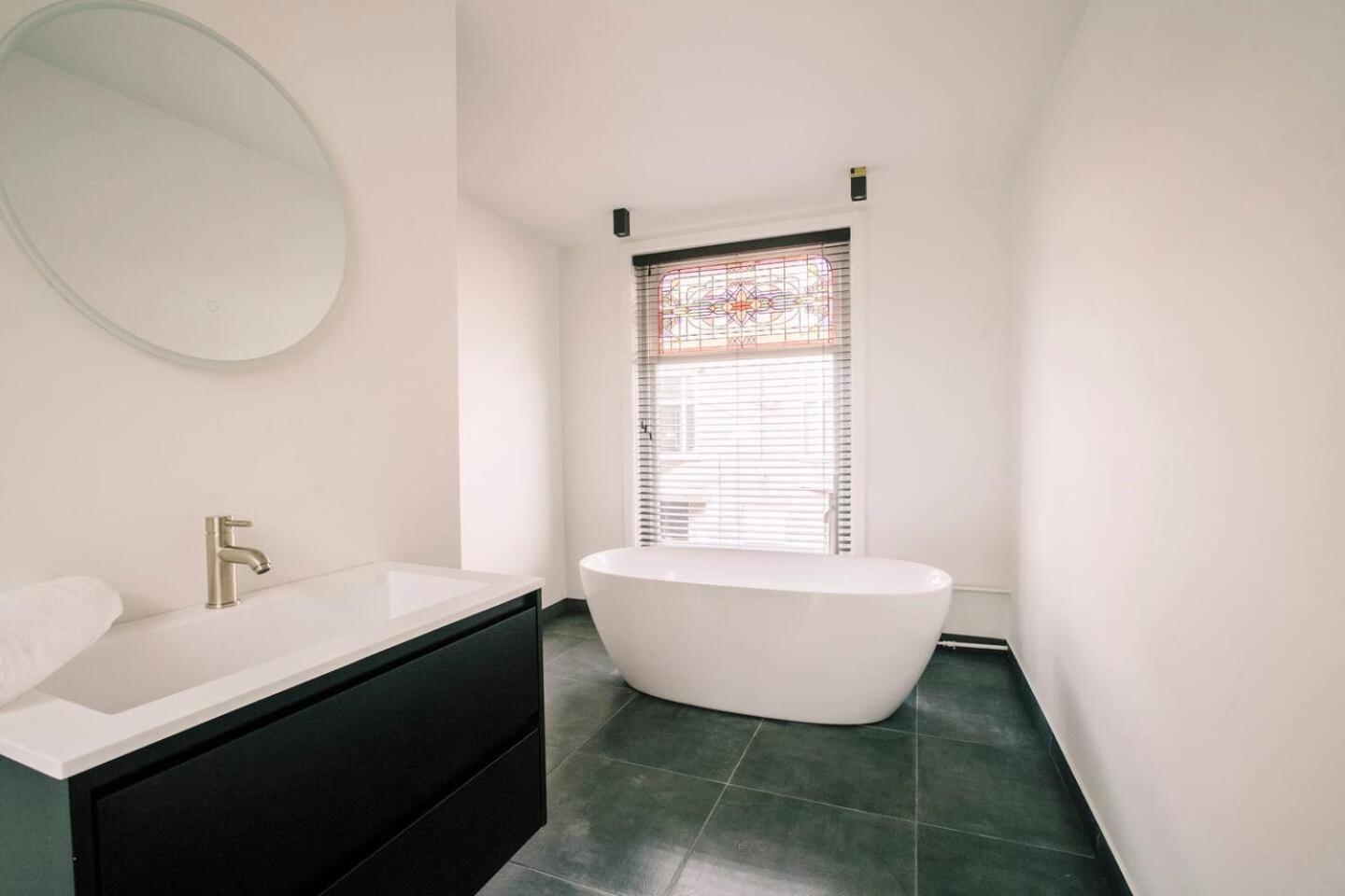 טילבורג Xxl Loft With Bath Located Stadsvilla מראה חיצוני תמונה