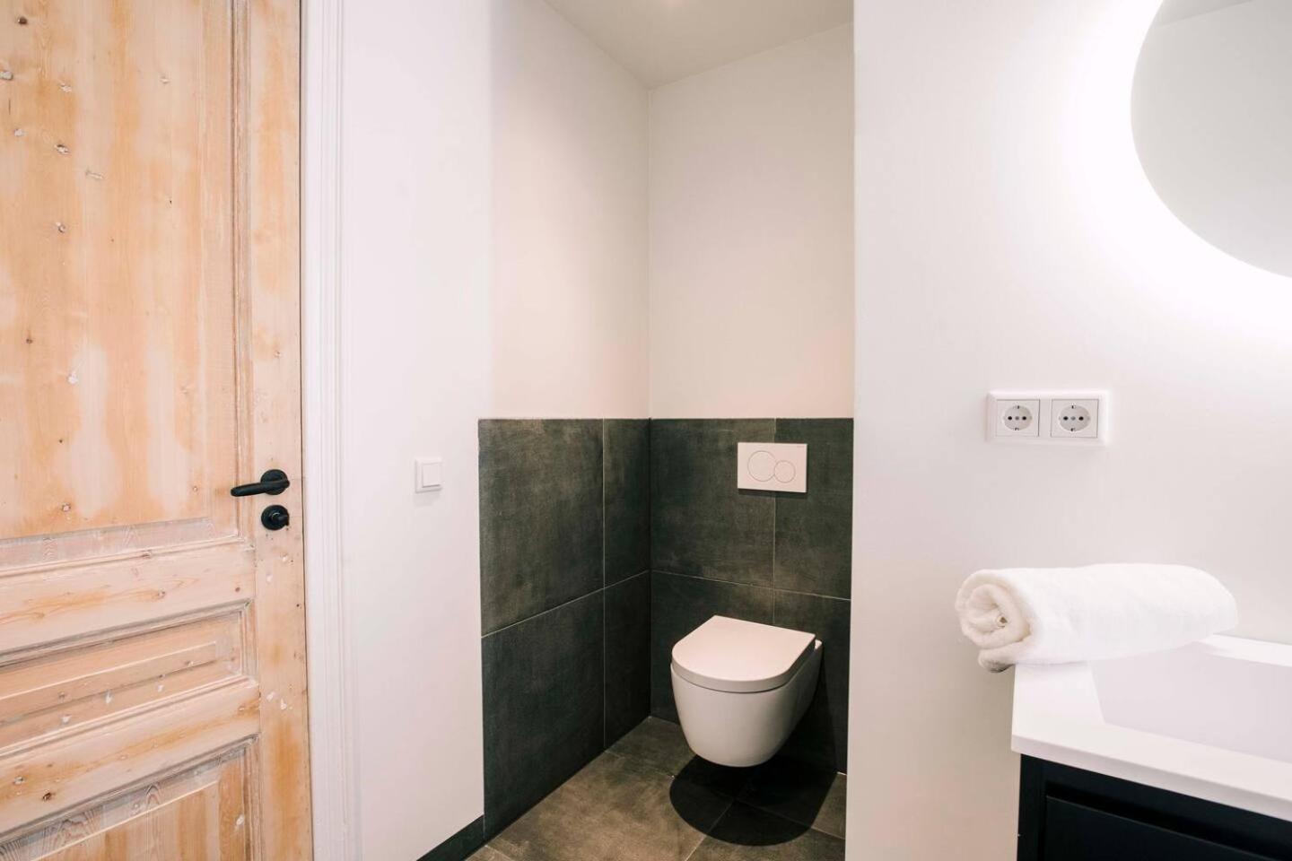 טילבורג Xxl Loft With Bath Located Stadsvilla מראה חיצוני תמונה
