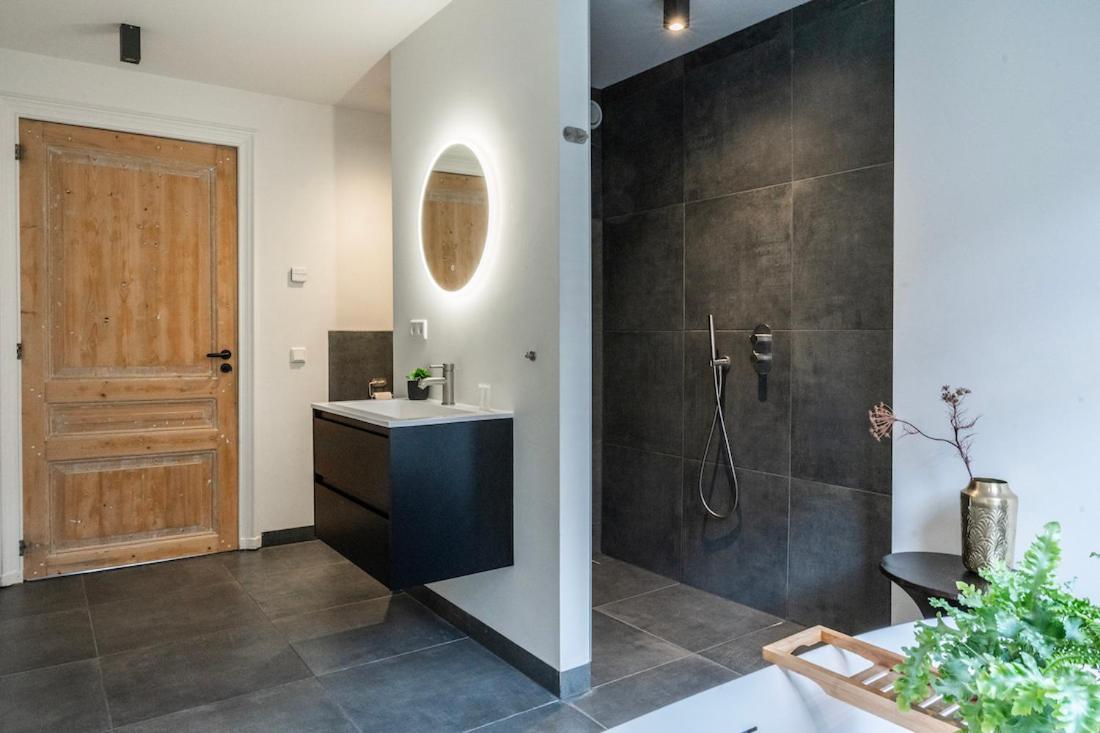 טילבורג Xxl Loft With Bath Located Stadsvilla מראה חיצוני תמונה